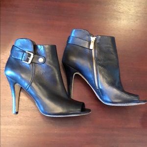 EUC Vince Camuto kemba blk leather bootie sz9.5